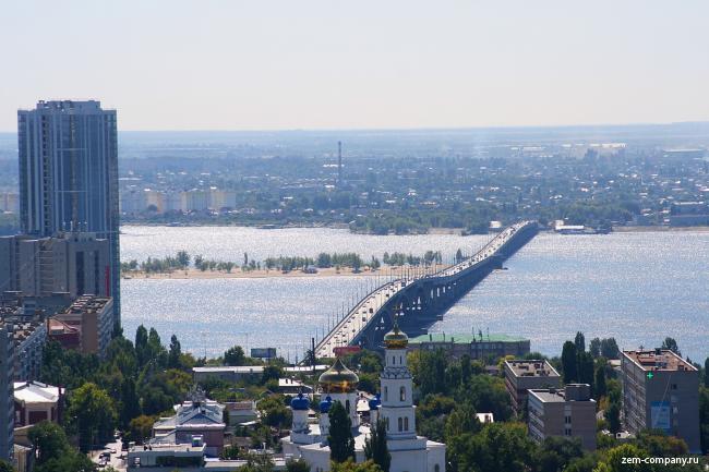 Вид на город - Мост через реку и небоскрёб на берегу - Разное фото
